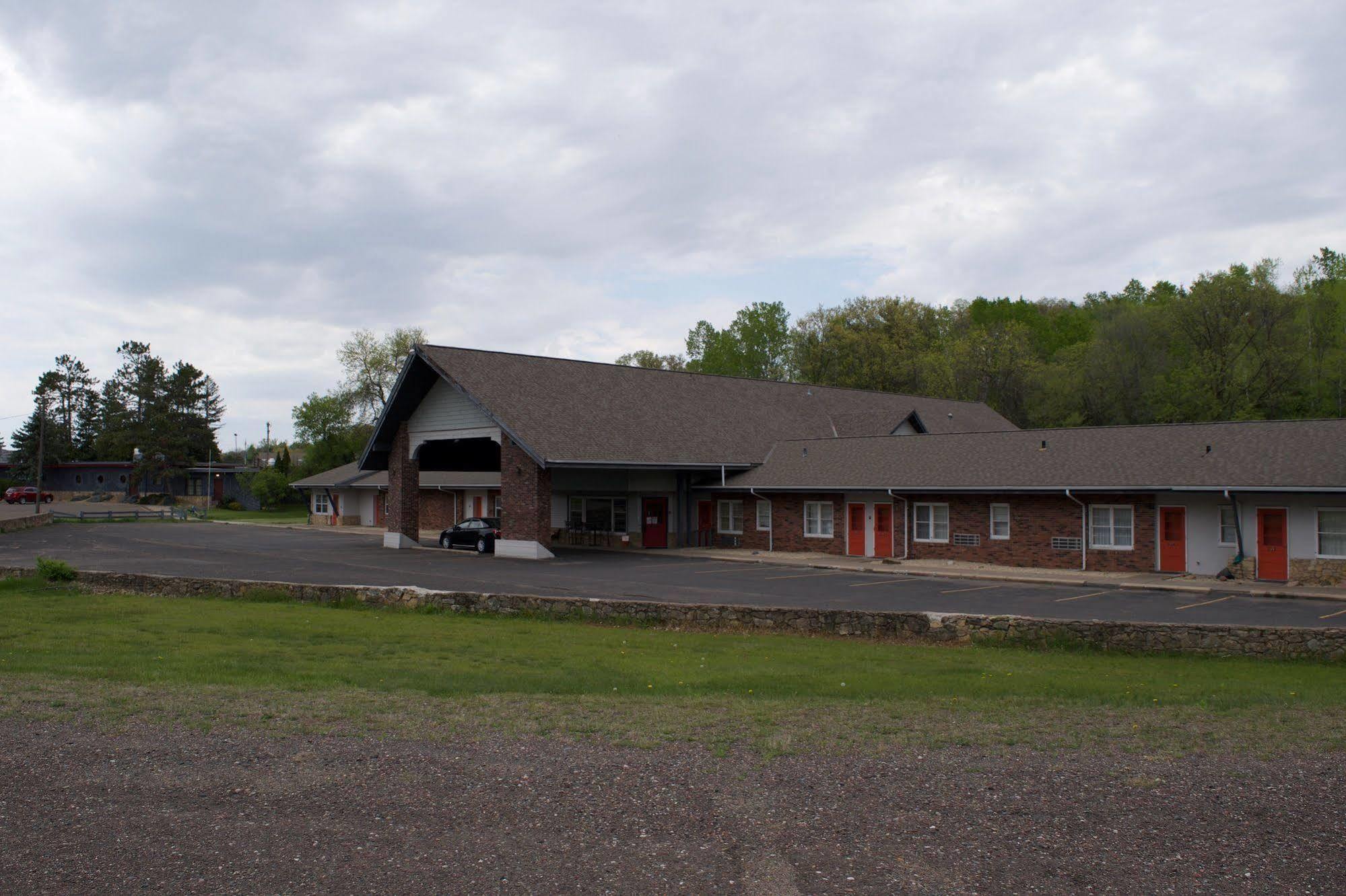 Amerivu Inn & Suites - St Croix Falls Saint Croix Falls Ngoại thất bức ảnh