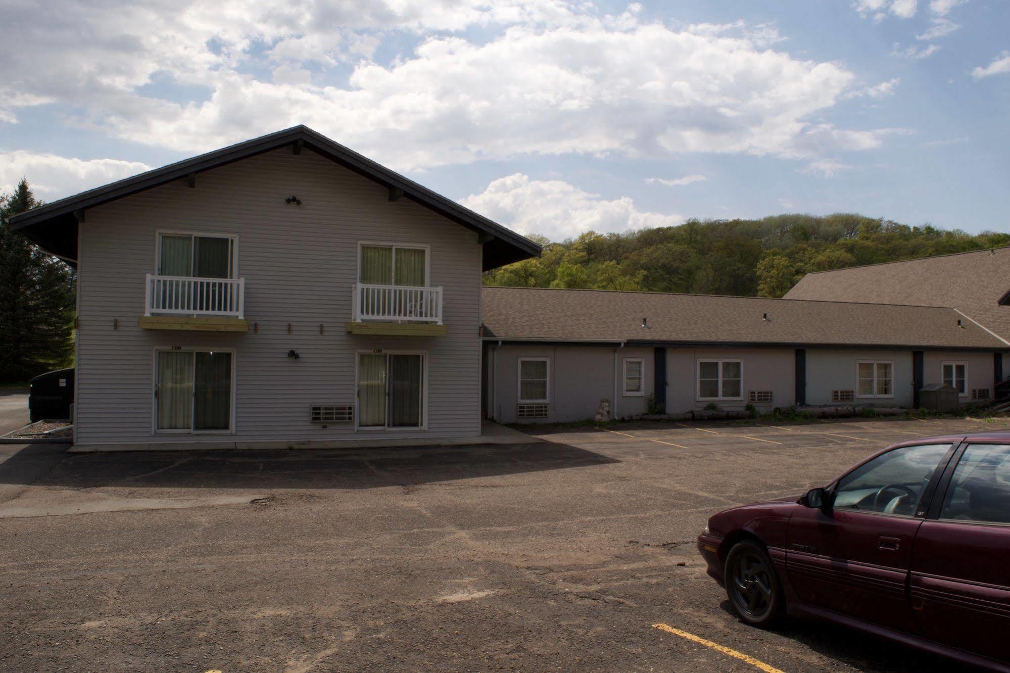 Amerivu Inn & Suites - St Croix Falls Saint Croix Falls Ngoại thất bức ảnh