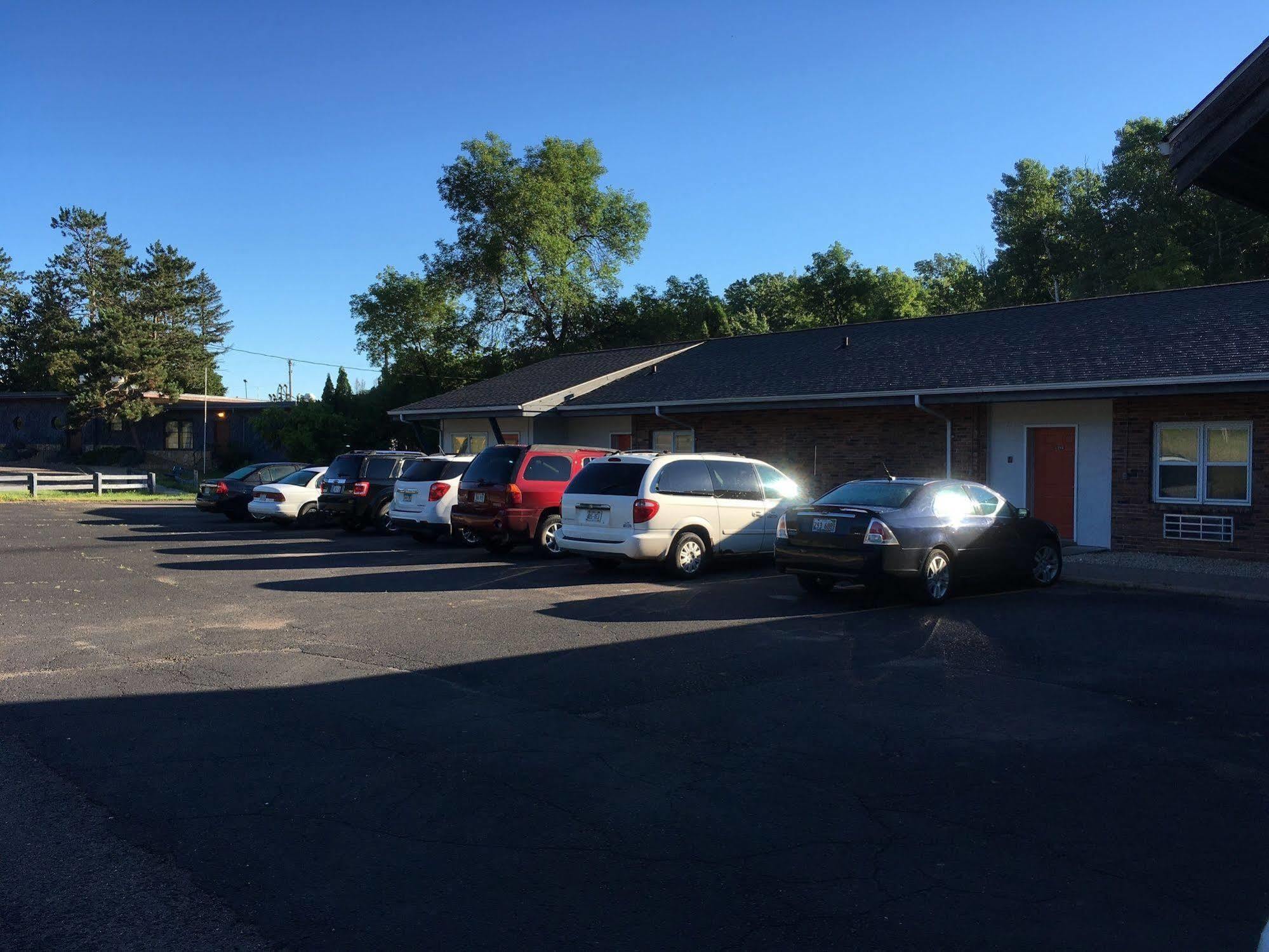 Amerivu Inn & Suites - St Croix Falls Saint Croix Falls Ngoại thất bức ảnh
