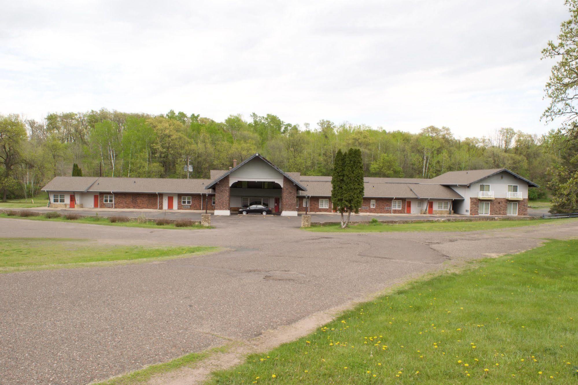 Amerivu Inn & Suites - St Croix Falls Saint Croix Falls Ngoại thất bức ảnh
